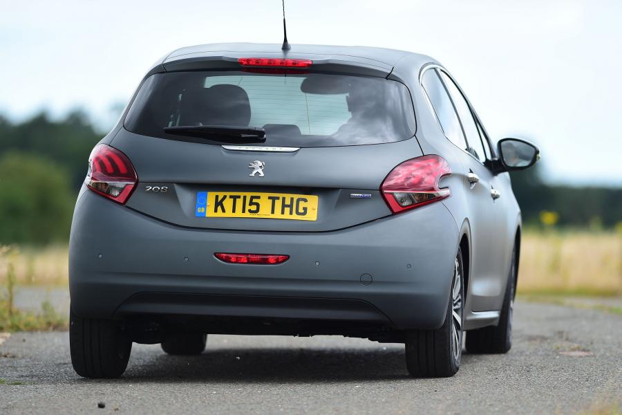  Peugeot 208 5-Door 2015 года  (UK) (фото 3 из 9)